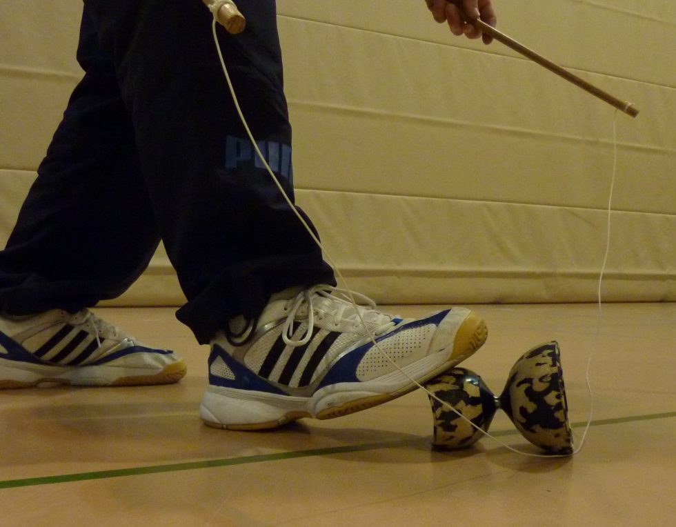 Diabolo / Ch.Tacchini - Apprendre les principales figures au diabolo